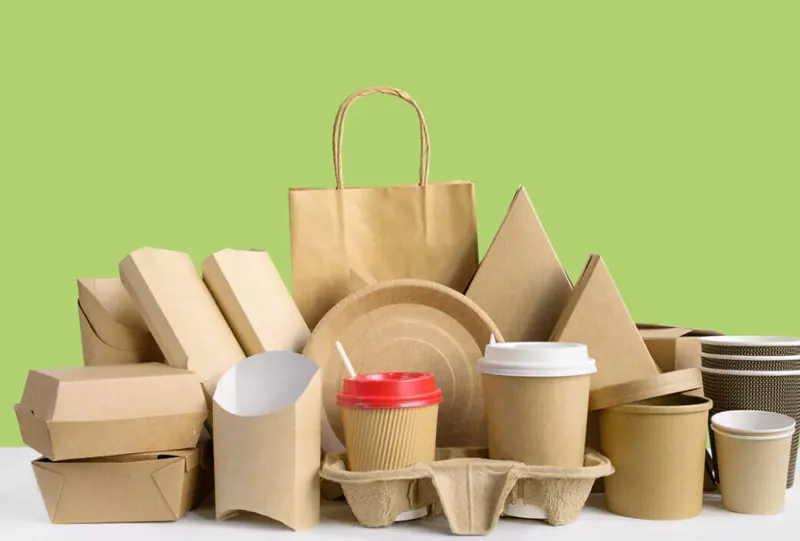 Copos, caixas, sacolas e bandejas descartáveis para alimentos